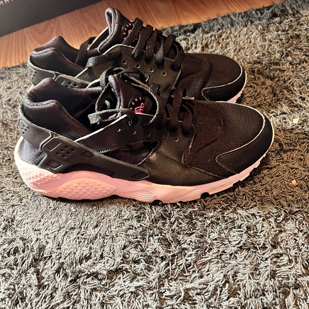 Black Nike Hauraches